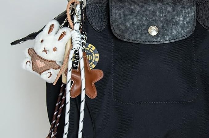 Este otoño, los bolsos se visten con colgantes: ¡la tendencia que arrasa!