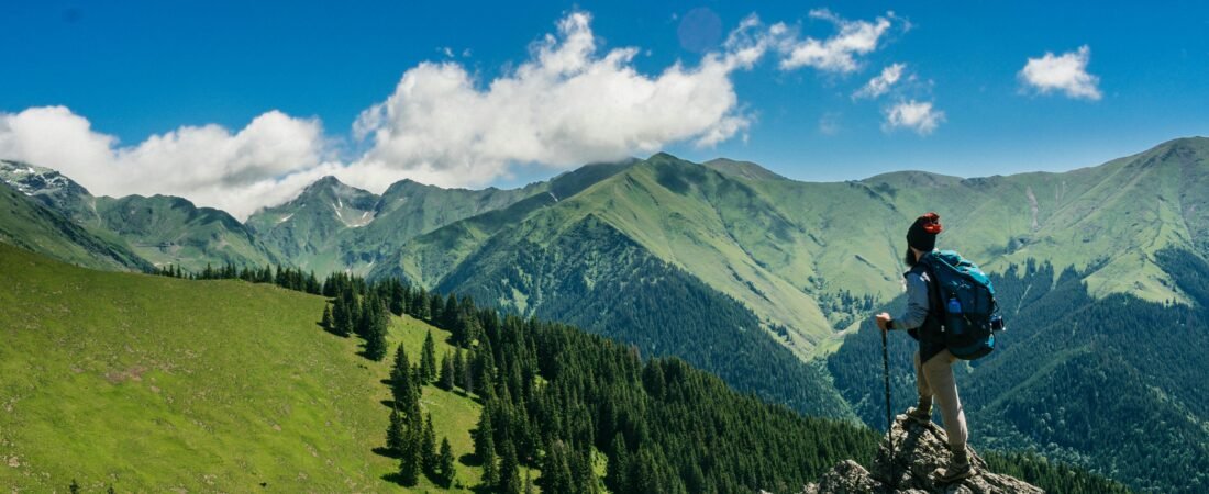 Qué necesitas para iniciarte en el senderismo: guía completa