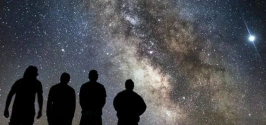 Disfruta de una noche estrellada de verano. Ver selección.