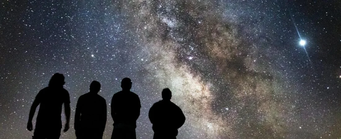 Disfruta de una noche estrellada de verano. Ver selección.